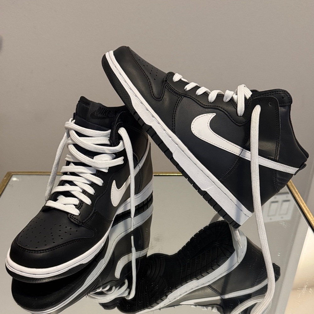 Nike Men's Black and White Sneakers